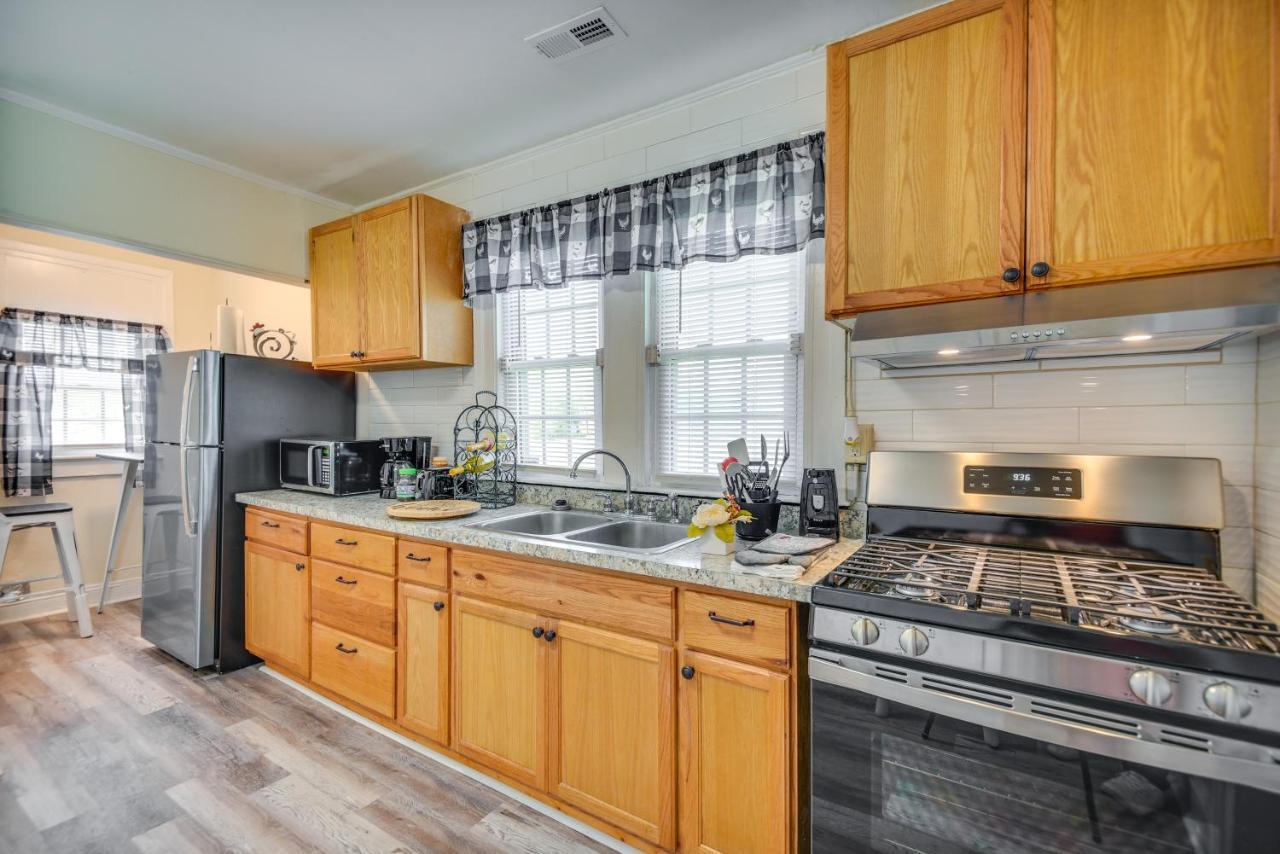 Charming Newport News Cottage Less Than 1 Mi To Ocean! Hampton Exterior photo