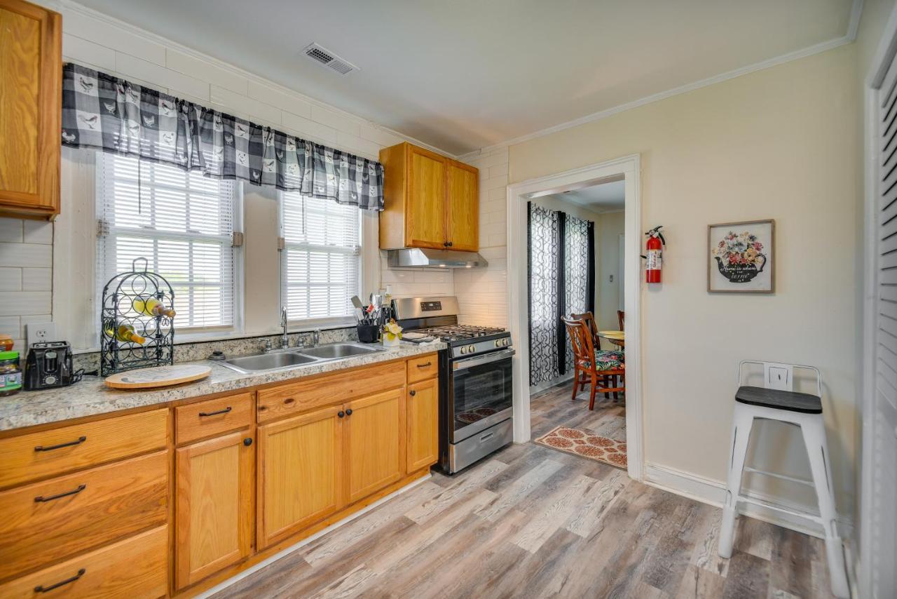 Charming Newport News Cottage Less Than 1 Mi To Ocean! Hampton Exterior photo